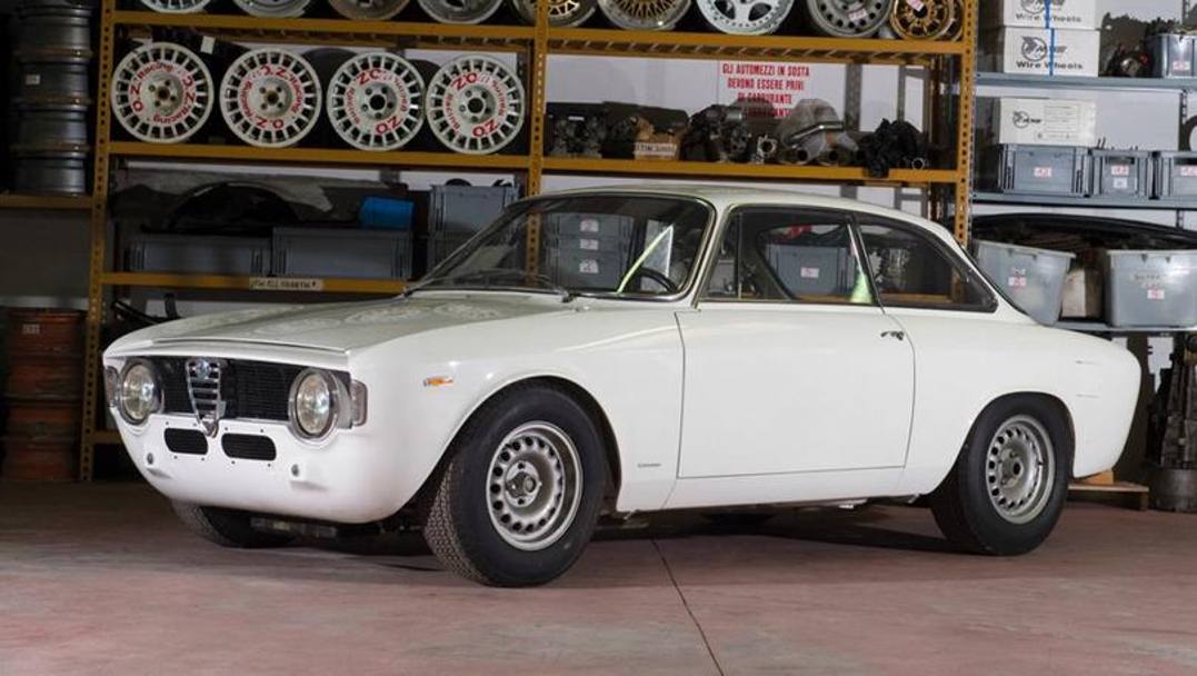 Una rara versione stradale dell&#39;Alfa Romeo Giulia Sprint GTA del 1965: si parte da 200mila euro